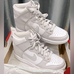 Nike Dunk High (GS) size 5Y brand new in the box.